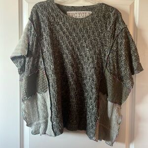 Cute pullover vest, no seams, boutique purchase. No size.